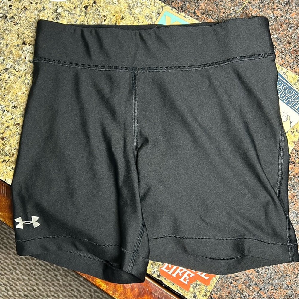 Like new women’s under armour spandex shorts heatgear